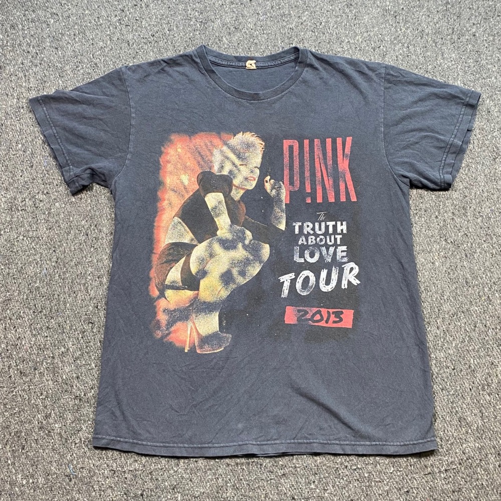 Pink The‎ Truth About Love Tour 2013 TShirt Sz M Womens Black Grunge Concert Tee